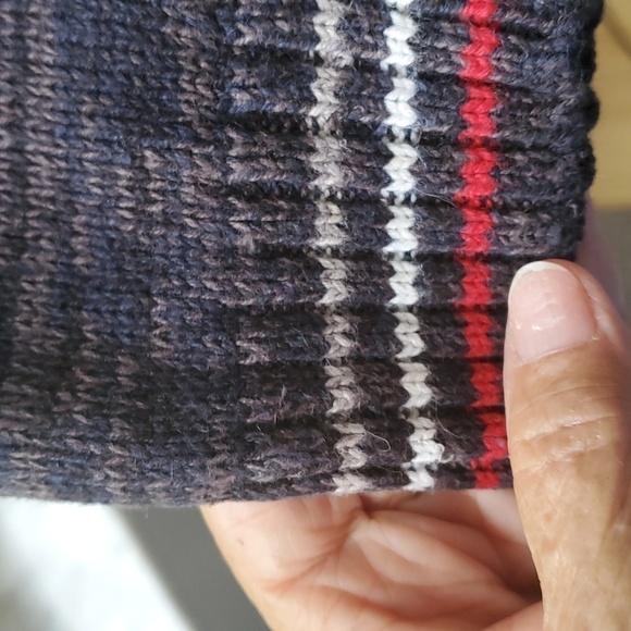 TIARA INTERNATIONAL size small zipper sweater. Gray, white & red. GOOD C… - Picture 4 of 11